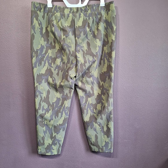 Lane Bryant 20 camo cropped cigarette pants nylon stretch business casual work - Picture 5 of 5